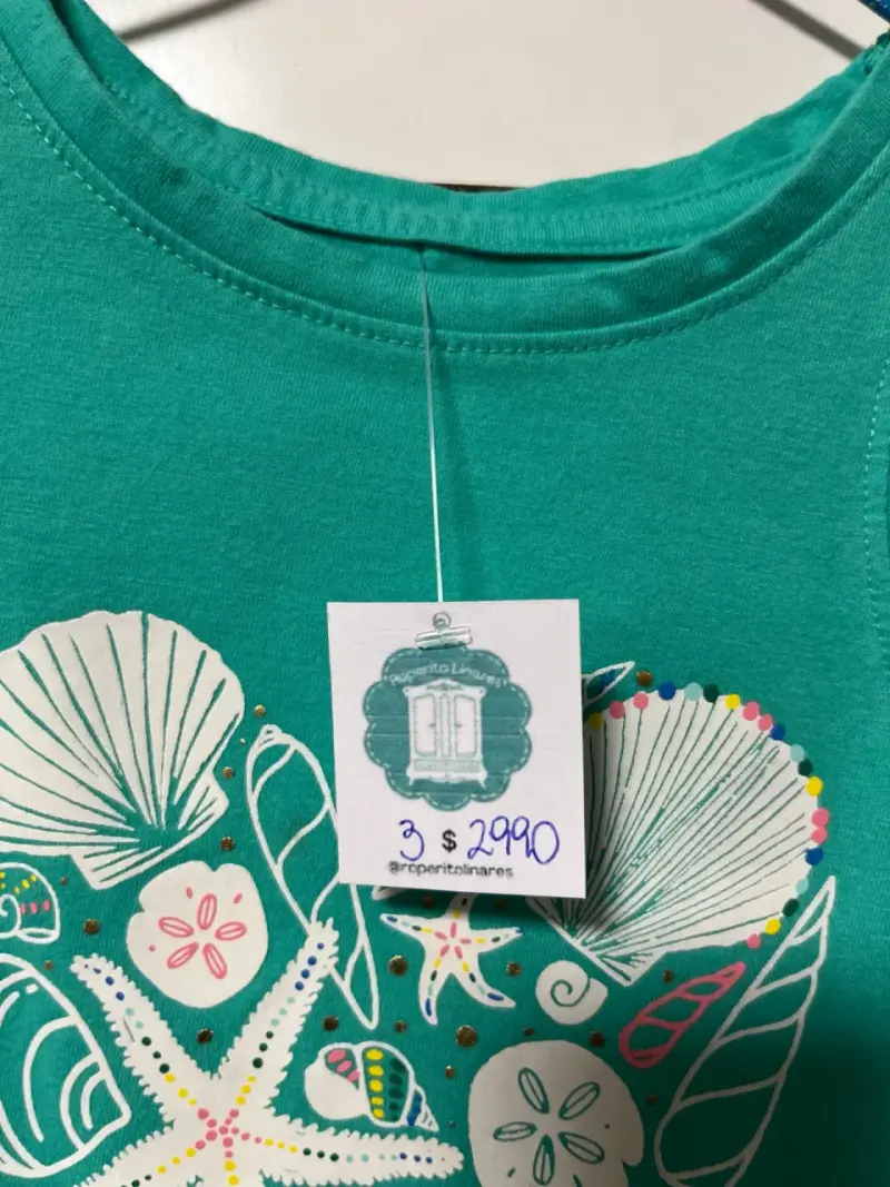 Polera sin mangas verde con diseño de corazón - 3