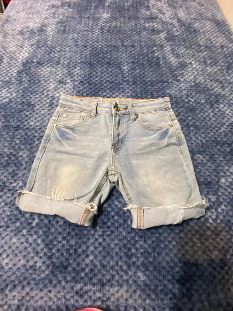 Shorts de mezclilla desgastados para niño talla 6