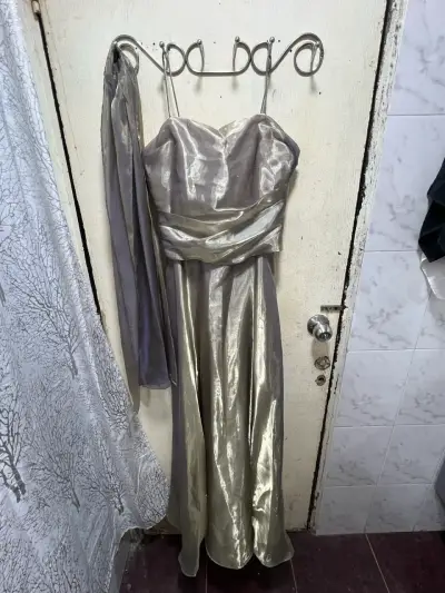 Vestido de fiesta largo dorado con tirantes - miniatura 1