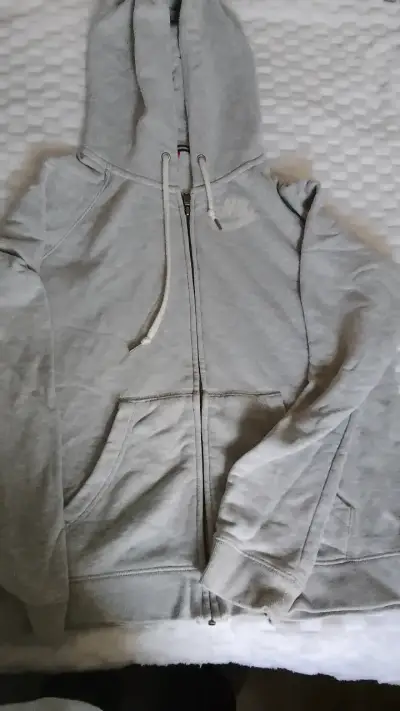 Polerón con capucha gris Nike talla M - miniatura 1