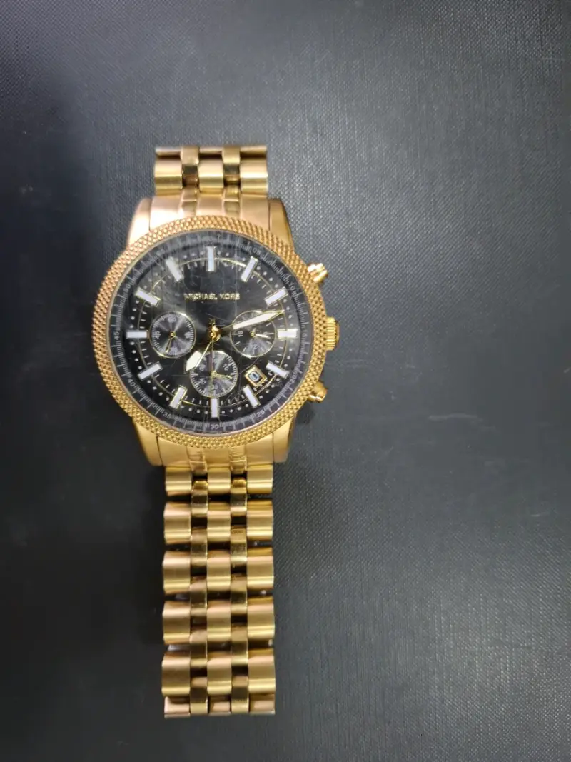 Reloj dorado Michael Kors cronógrafo elegante - 2