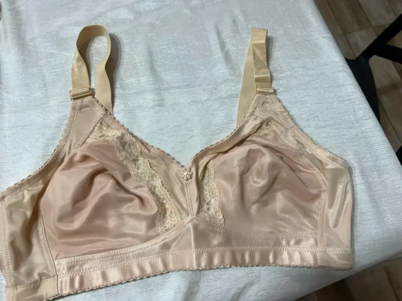 Sostén beige con encaje Lady Genny talla 42C - 1