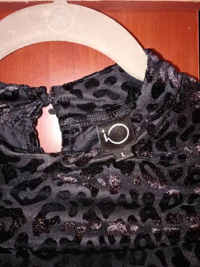 Blusa de Leopardo Negra con Brillos Talla L - miniatura 2