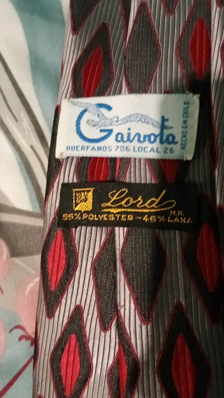 Corbata de seda gris con diseño geométrico - 3
