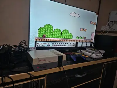 Consola Nintendo NES clásica con control - miniatura 2