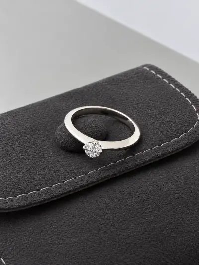 Anillo Helmlinger 18K con diamante natural - miniatura 2