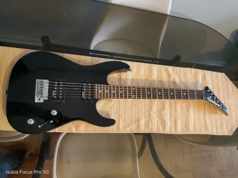 Guitarra eléctrica Jackson JS11 - 1