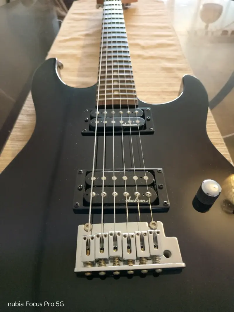 Guitarra eléctrica Jackson JS11 - 2