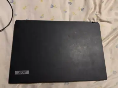 Notebook Acer negro en buen estado - miniatura 1