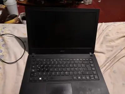Notebook Acer negro en buen estado - miniatura 2