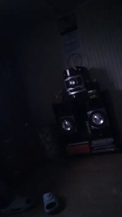 Sistema de sonido con parlantes potentes - miniatura 1