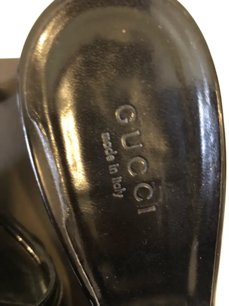 Sandalias negras Gucci con hebilla metálica - 3