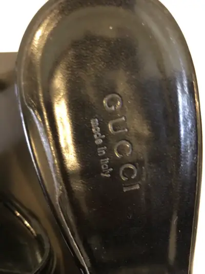 Sandalias negras Gucci con hebilla metálica - miniatura 3