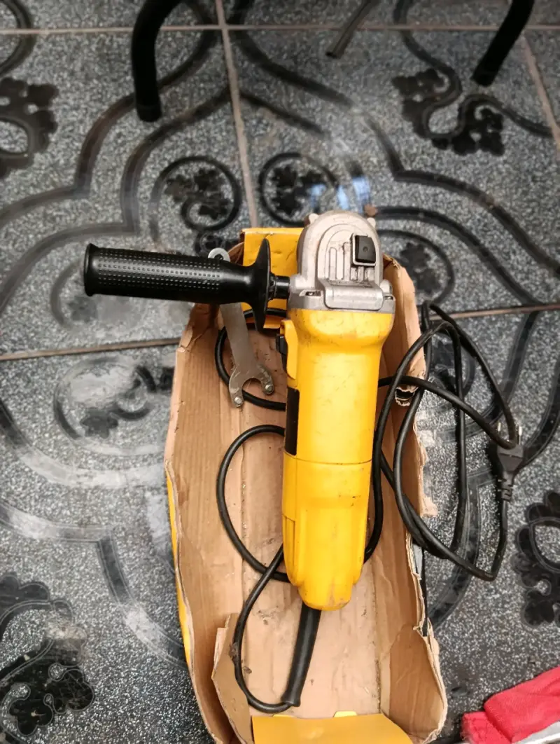 Esmeril angular DeWalt usado en buen estado - 2