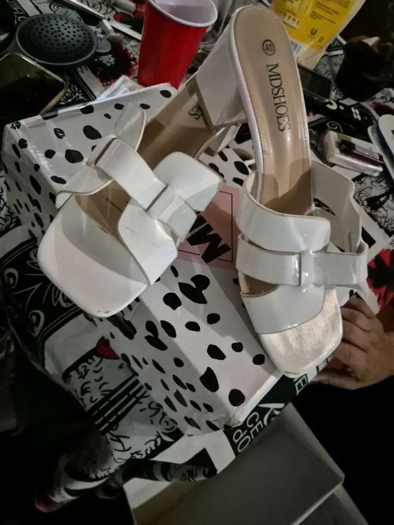 Sandalias blancas de tacón MD Shoes