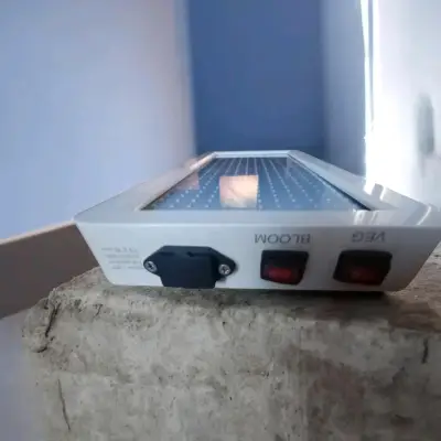 Luz LED de Cultivo para Plantas con Modos Veg y Bloom - miniatura 1