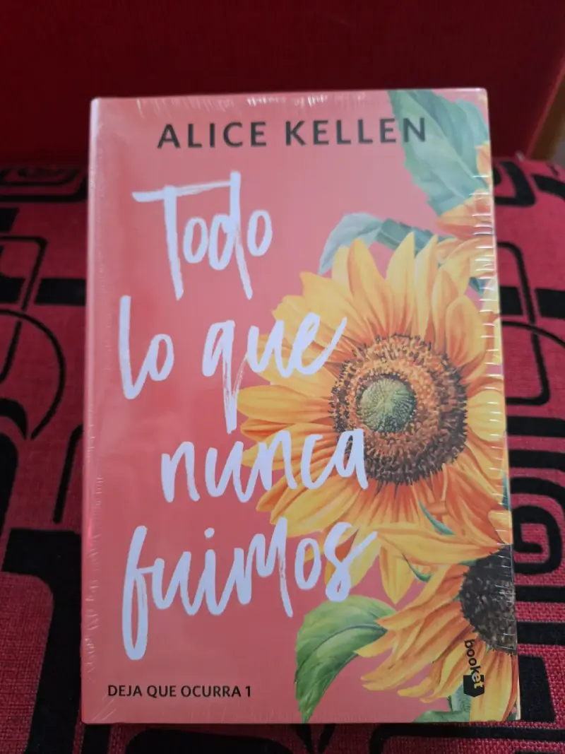 Libro 'Todo lo que nunca fuimos' de Alice Kellen - 1