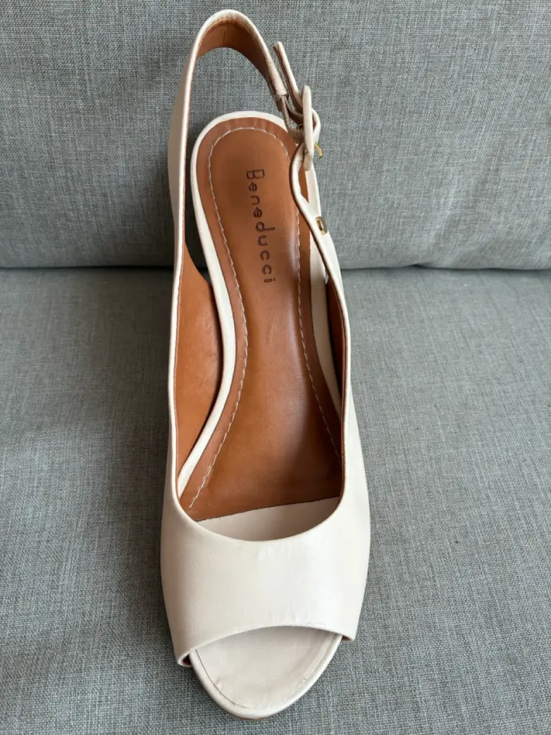 Zapatos de tacón alto beige BENEDUCCI. - 2