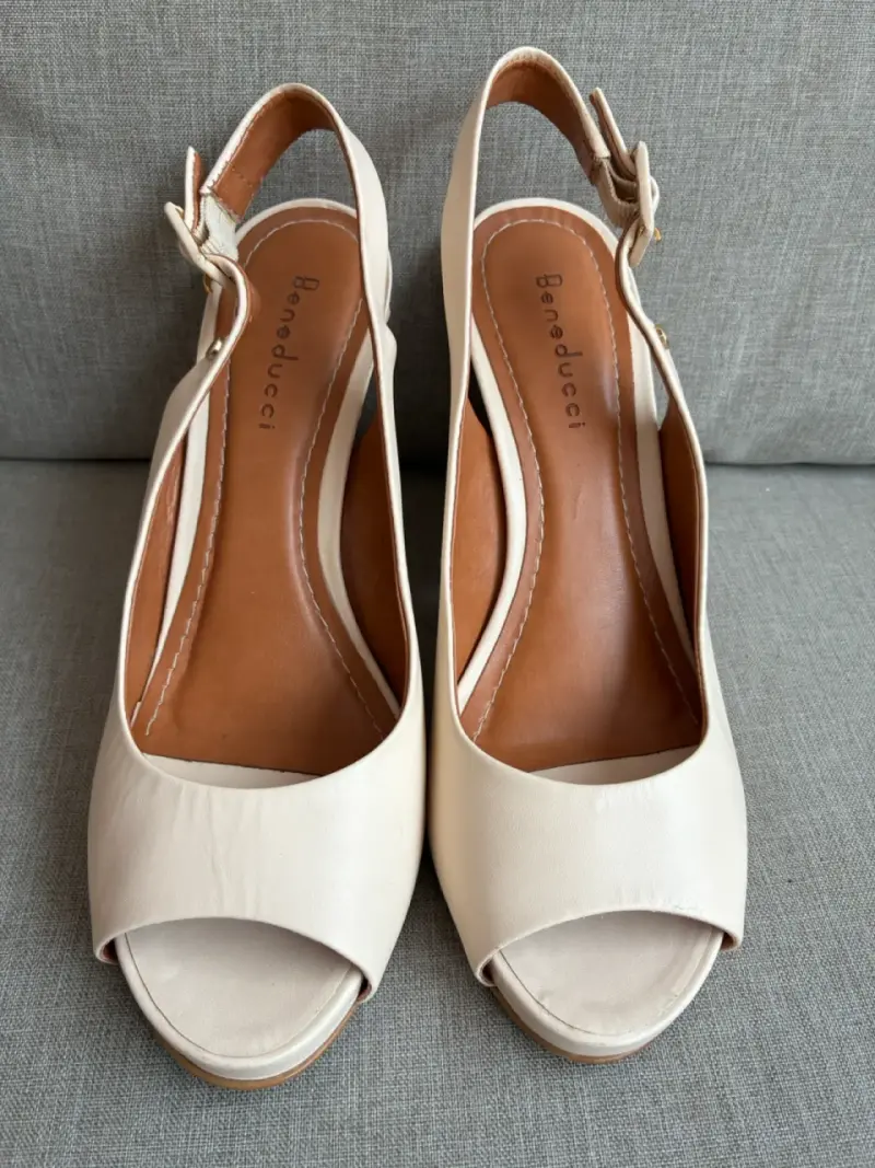 Zapatos de tacón alto beige BENEDUCCI. - 3