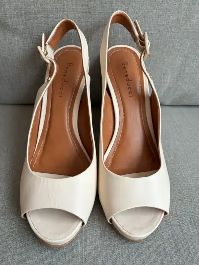Zapatos de tacón alto beige BENEDUCCI. - miniatura 3