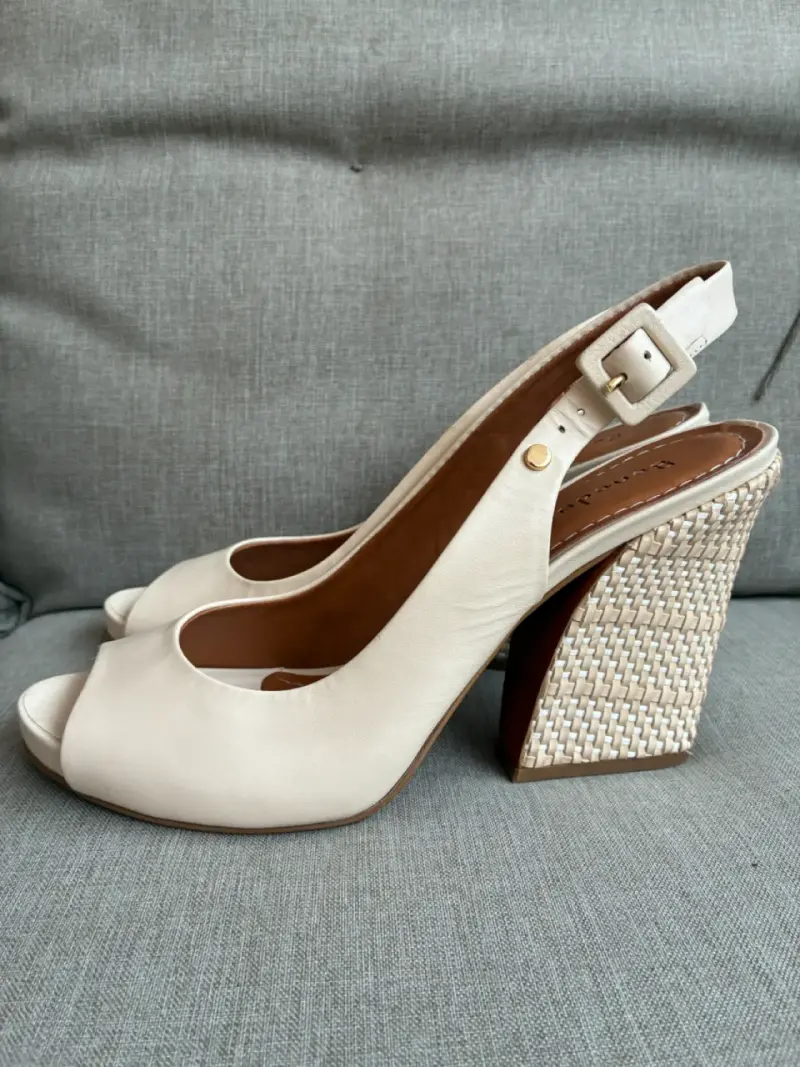 Zapatos de tacón alto beige BENEDUCCI. - 4
