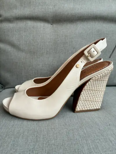 Zapatos de tacón alto beige BENEDUCCI. - miniatura 4