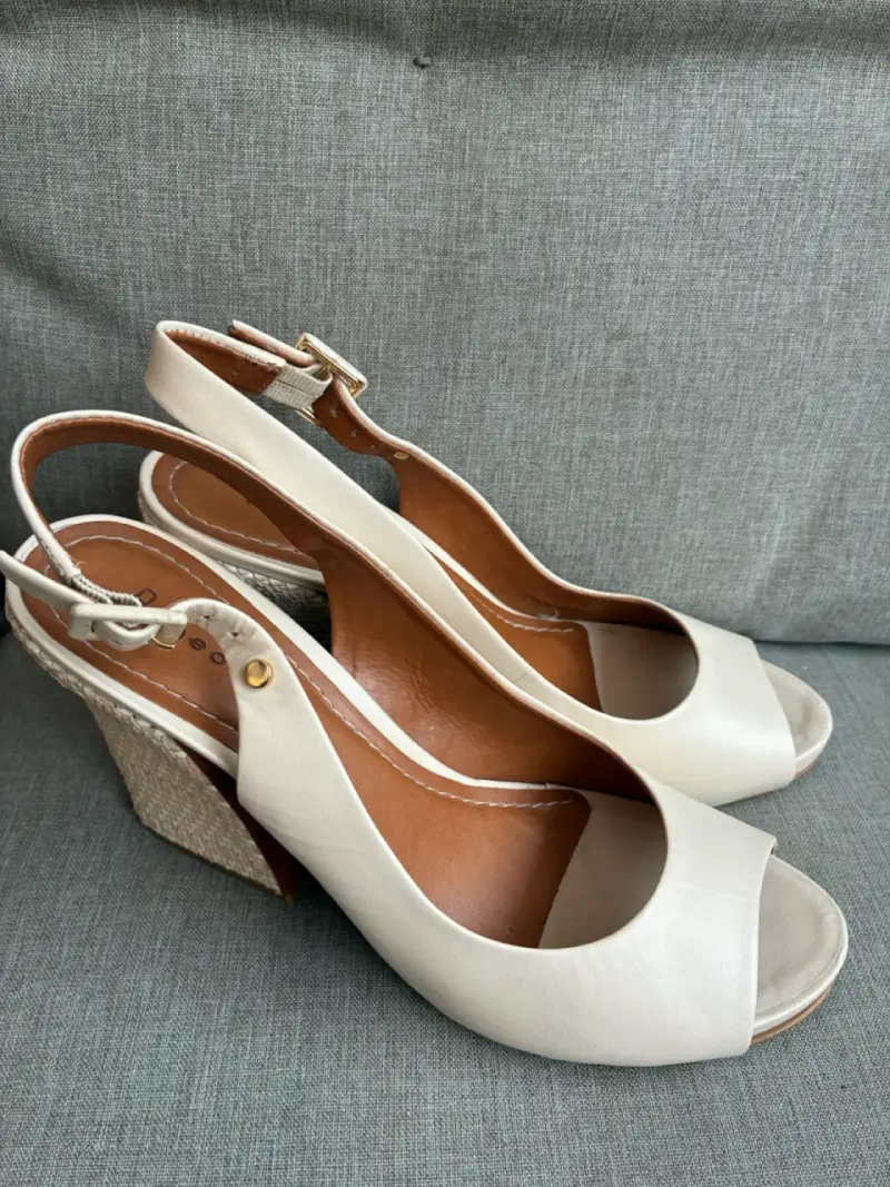 Zapatos de tacón alto beige BENEDUCCI. - 5