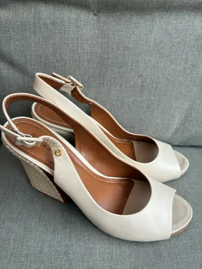 Zapatos de tacón alto beige BENEDUCCI. - miniatura 5