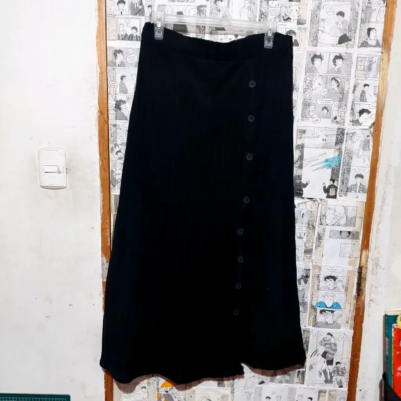 Falda negra con botones Shein talla XL - 1