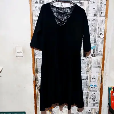 Vestido negro con encaje y manga corta 2XL - miniatura 1