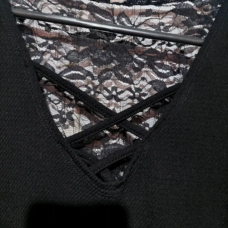 Vestido negro con encaje y manga corta 2XL - 2