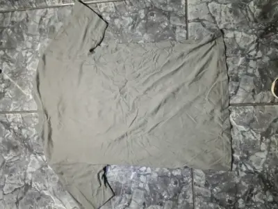 Polera Adidas gris con logo estampado - miniatura 2