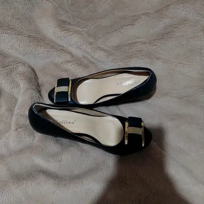 Zapatos de taconnegros con detalle dorado Cellina - miniatura 1