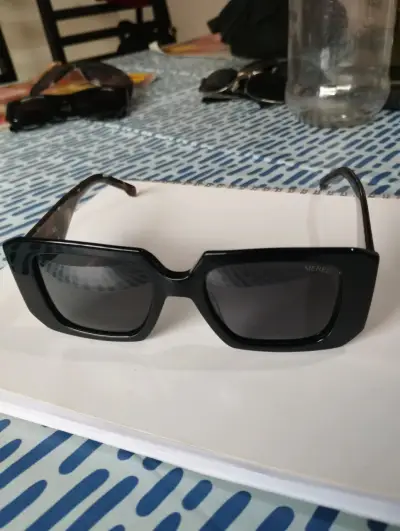 Gafas de Sol Cuadradas Negras Modernas, Merel. - miniatura 1