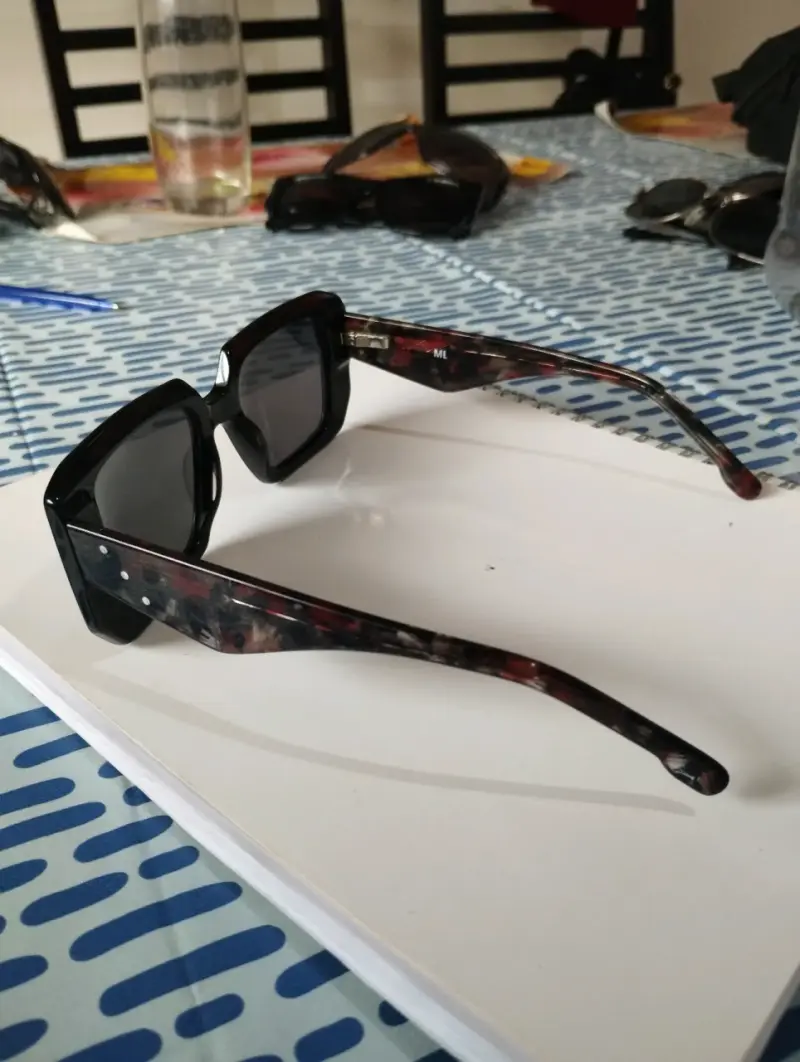 Gafas de Sol Cuadradas Negras Modernas, Merel. - 3