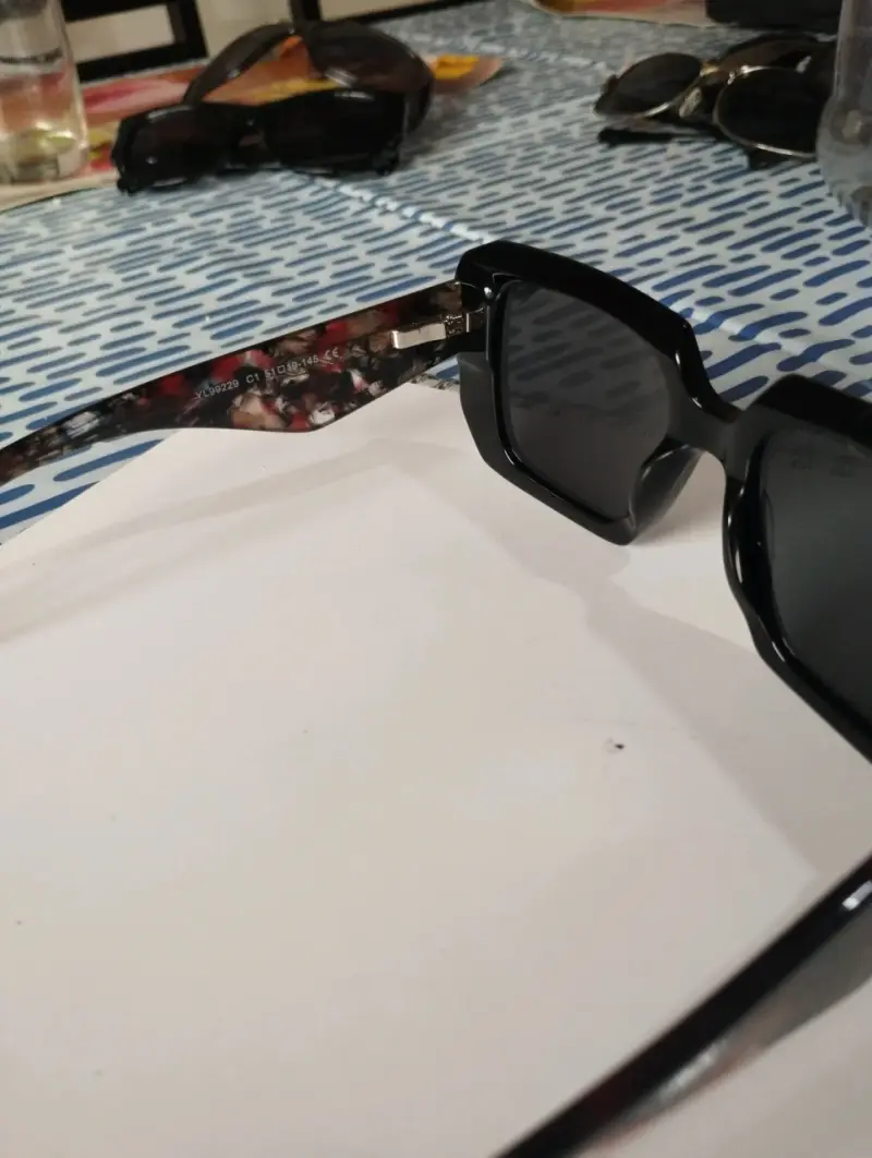 Gafas de Sol Cuadradas Negras Modernas, Merel. - 4