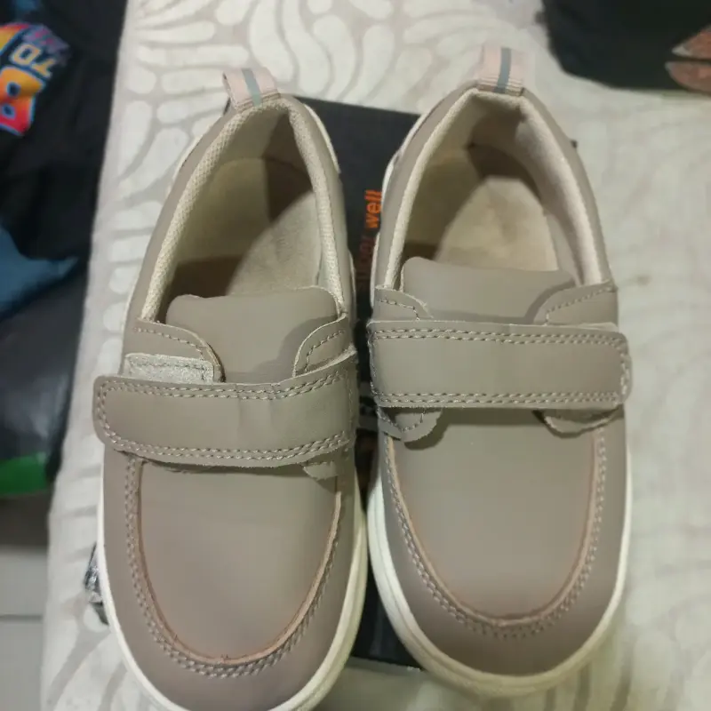 Zapatos de niño color beige con velcro - 1