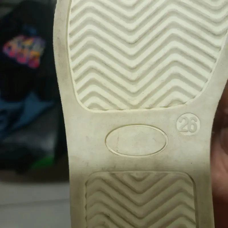 Zapatos de niño color beige con velcro - 2