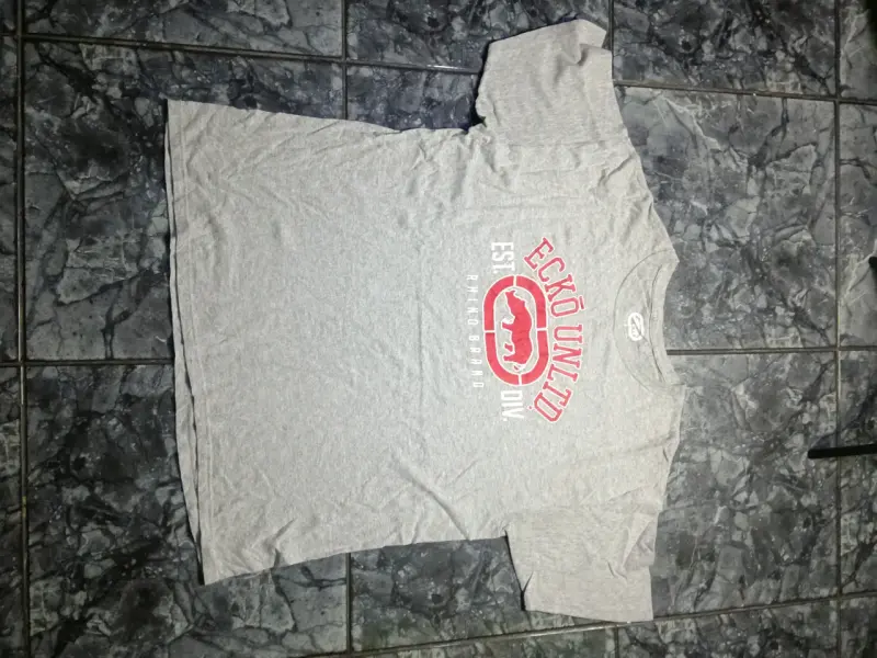 Polera Ecko Unltd gris con logo estampado - 1
