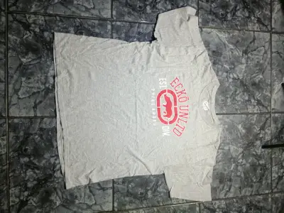 Polera Ecko Unltd gris con logo estampado - miniatura 1