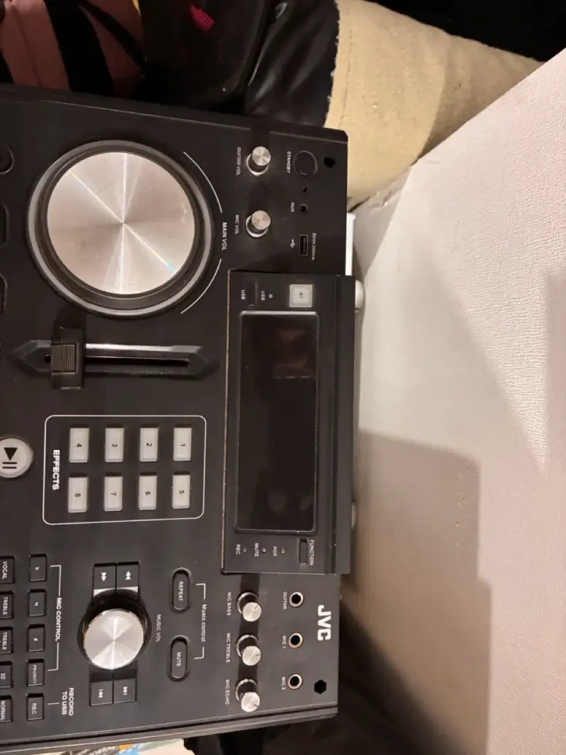 Parlante JVC con Controlador DJ Integrado - 2