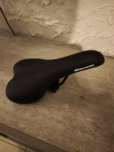 Asiento de bicicleta Bianchi negro cómodo - miniatura 1