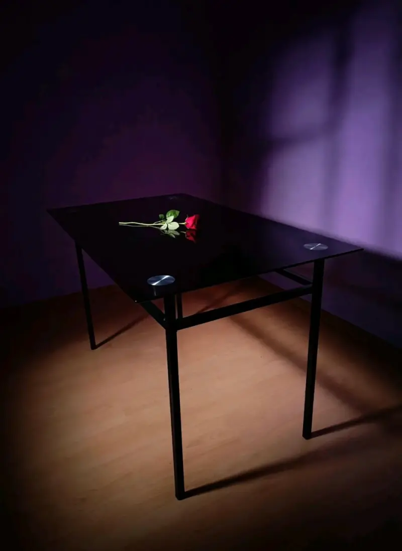Mesa de comedor moderna de vidrio negro - 3