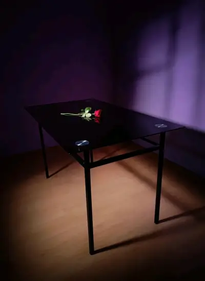 Mesa de comedor moderna de vidrio negro - miniatura 3