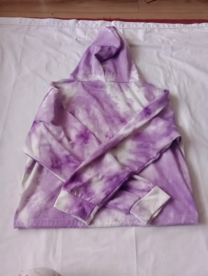 Polerón con capucha tie-dye morado - 3