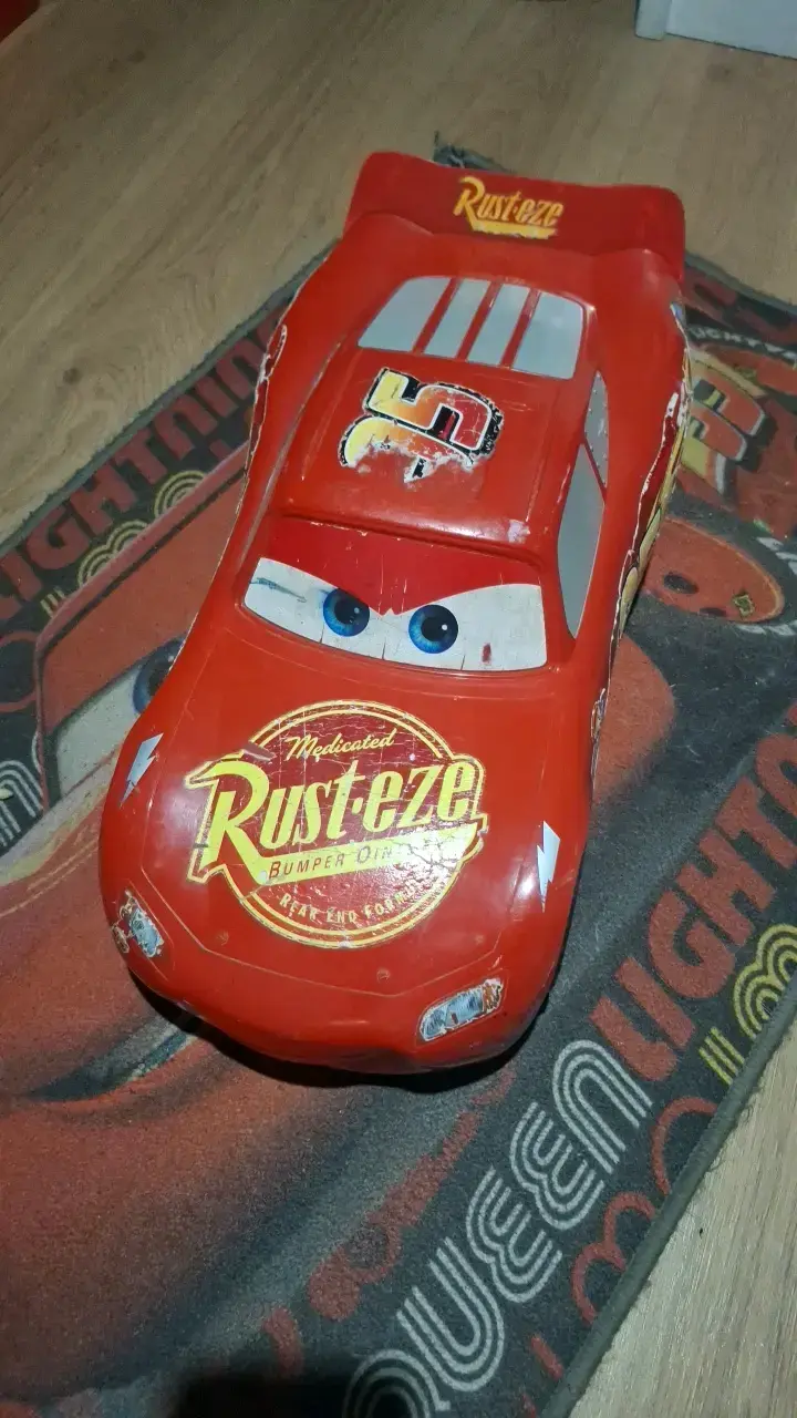 Auto de juguete Rayo McQueen Cars