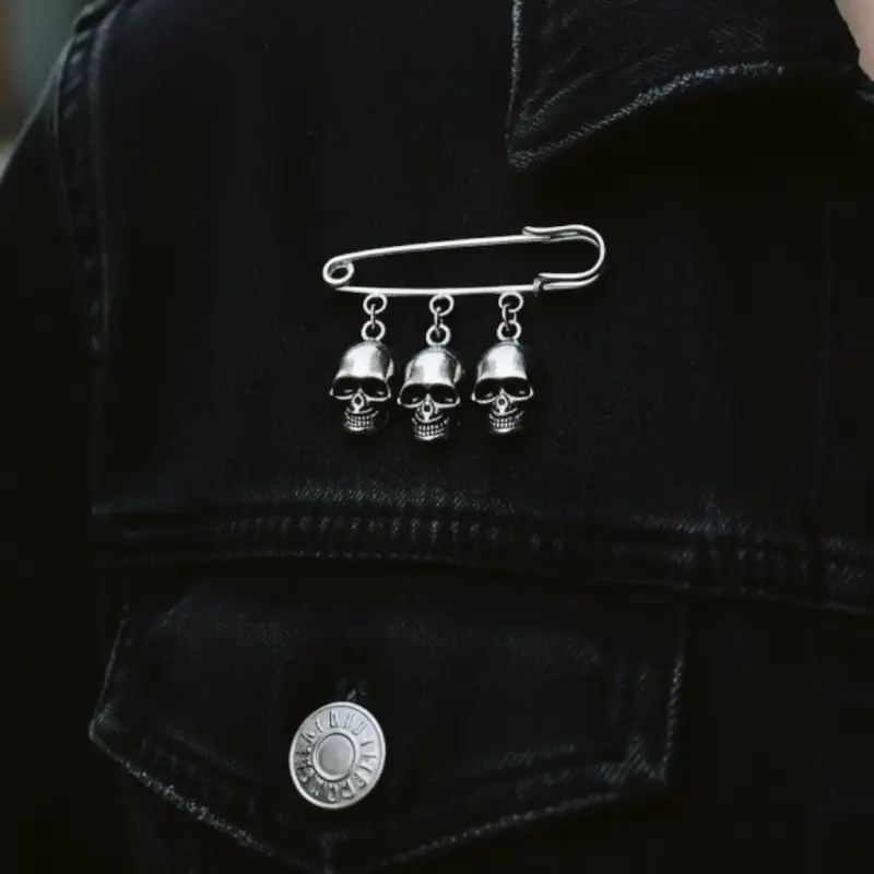 Pin Broche Alfiler de Gancho con Tres Calaveras - 3