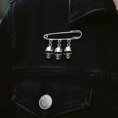 Pin Broche Alfiler de Gancho con Tres Calaveras - miniatura 3
