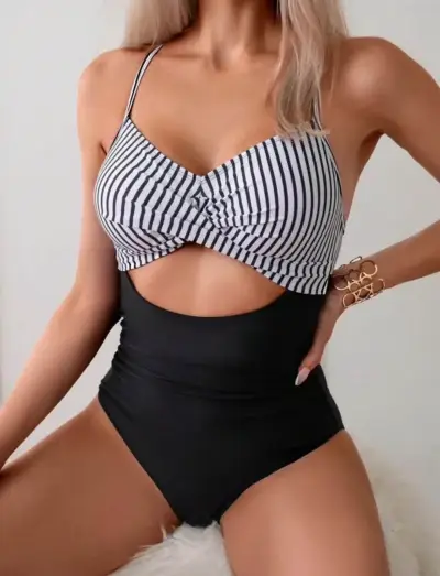 Traje de baño con diseño a rayas SHEIN talla M - miniatura 3