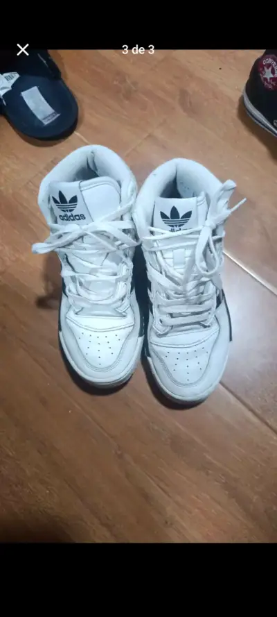 Zapatillas deportivas blancas Adidas clásicas - miniatura 3